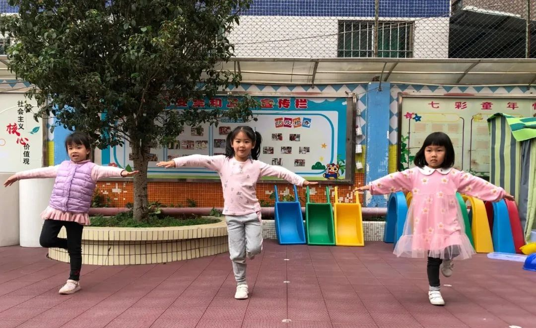 中班篮球小游戏_篮球游戏规则儿童中班视频_幼儿中班篮球游戏