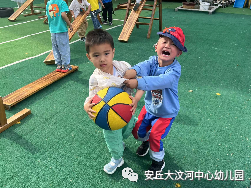 篮球游戏规则儿童中班视频_中班篮球小游戏_中班篮球类游戏教案
