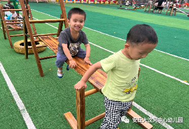 中班篮球小游戏_篮球游戏规则儿童中班视频_中班篮球类游戏教案