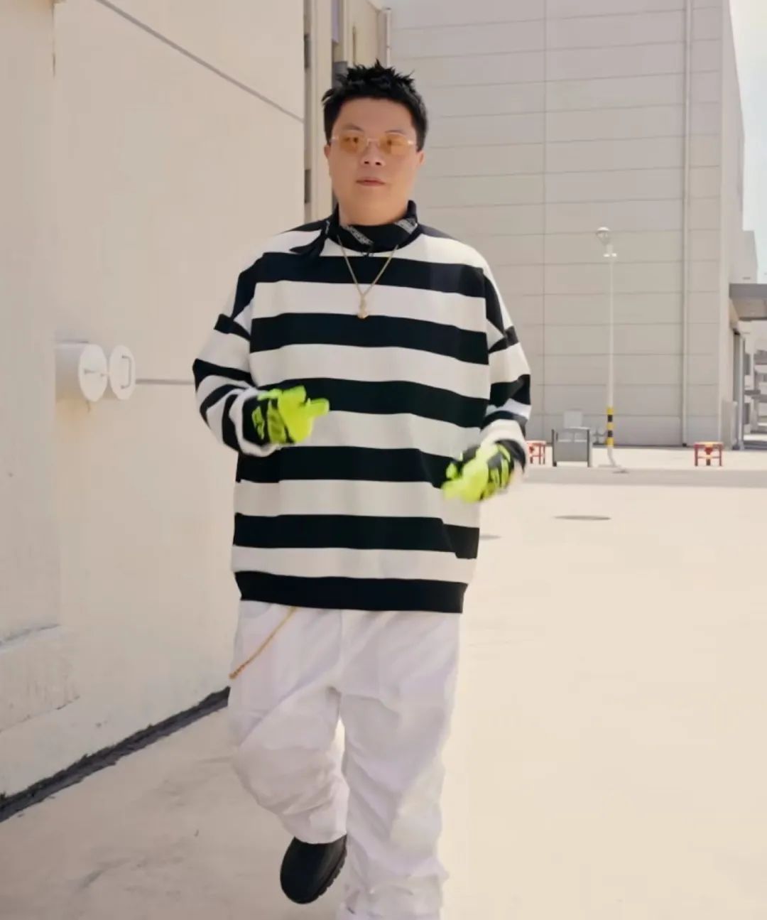 美式篮球背景图_美式篮球背心规则比赛视频_美式篮球背心比赛规则