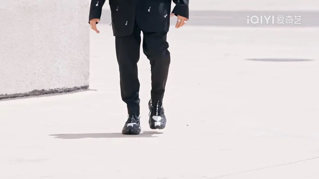 美式篮球背景图_美式篮球背心规则比赛视频_美式篮球背心比赛规则