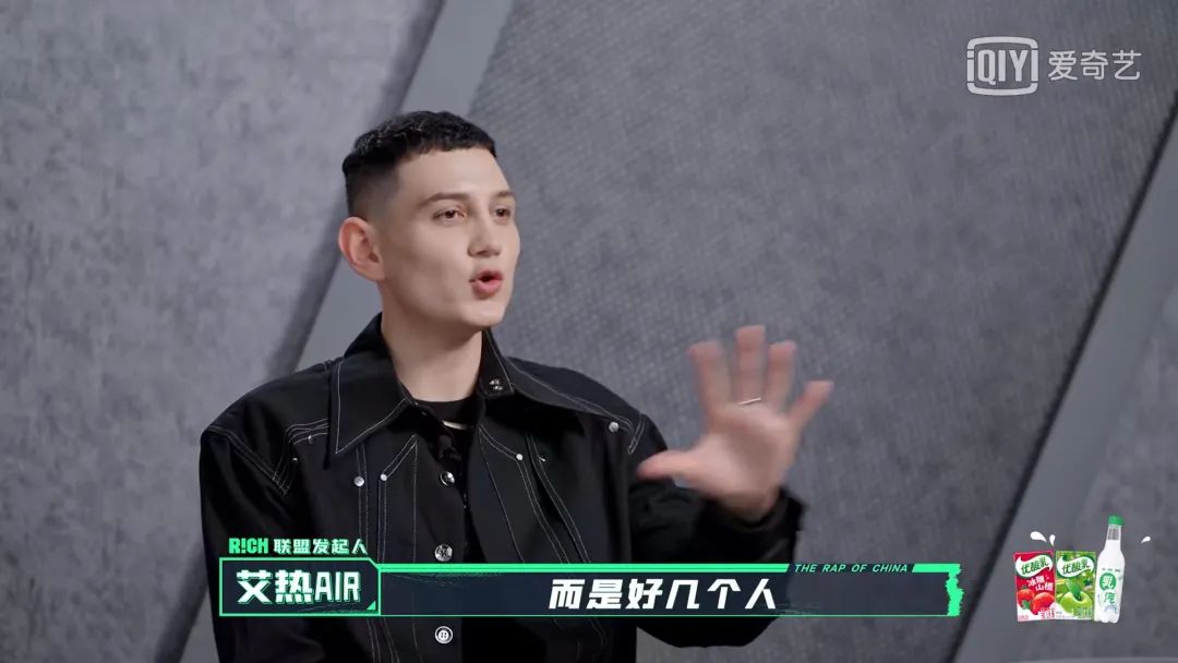 美式篮球背景图_美式篮球背心规则比赛视频_美式篮球背心比赛规则