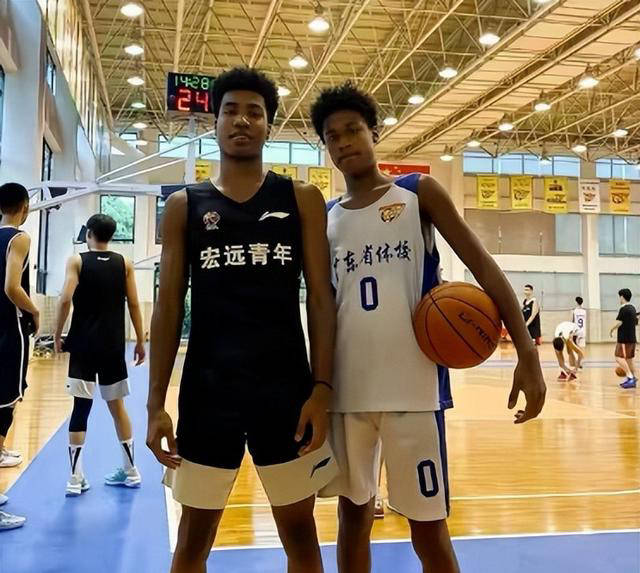广东篮球出名人员_广东篮球历史队名单公布_广东篮球队队员名单历届