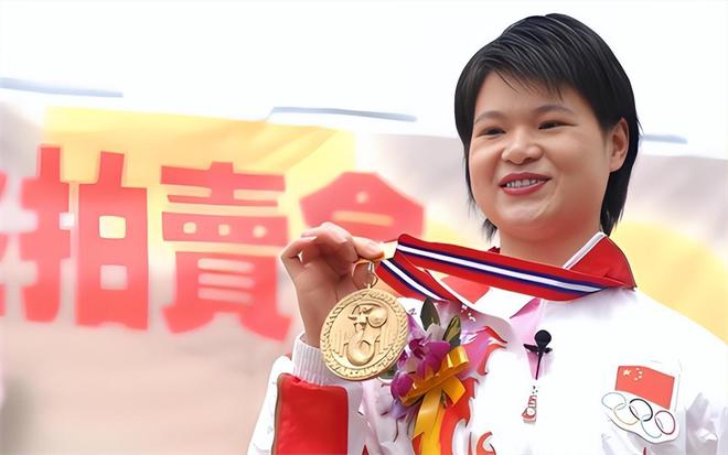 广东世界举重冠军是谁_广东举重世界冠军运动员_举重冠军广东人