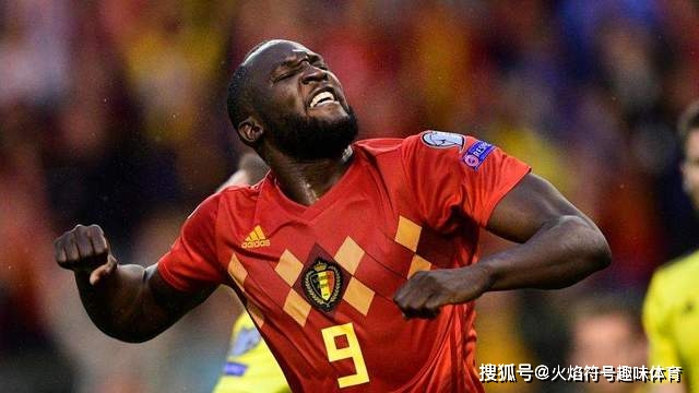 足球中后卫名将_足球历史五大中后卫名单_足球史上后卫