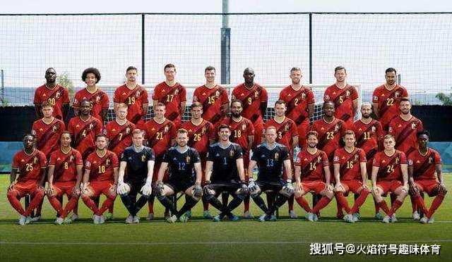 足球史上后卫_足球历史五大中后卫名单_足球中后卫名将