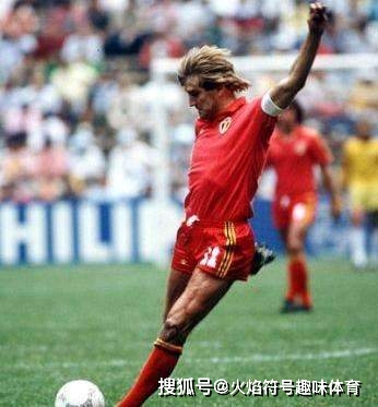 足球历史五大中后卫名单_足球中后卫名将_足球史上后卫