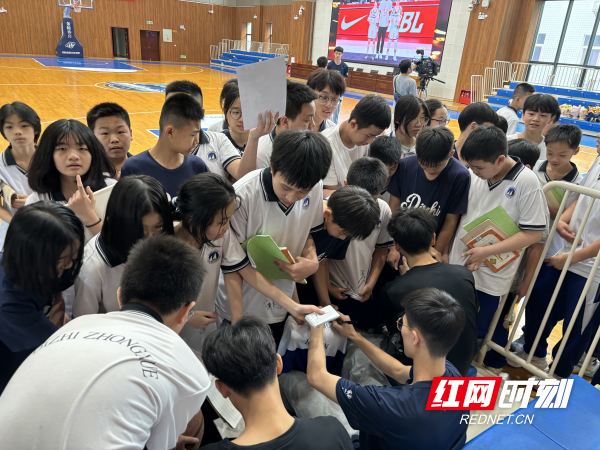 佛山市第一中学篮球队_佛山高中篮球学校_佛山高中篮球省赛冠军有哪些