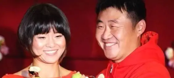 举重冠军之死_举重冠军两个人怎么打_举重冠军下场