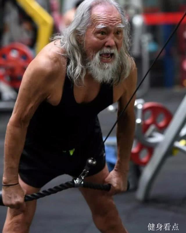 健身效果男明星_健身特别厉害的一个男明星_以健身出名的男星