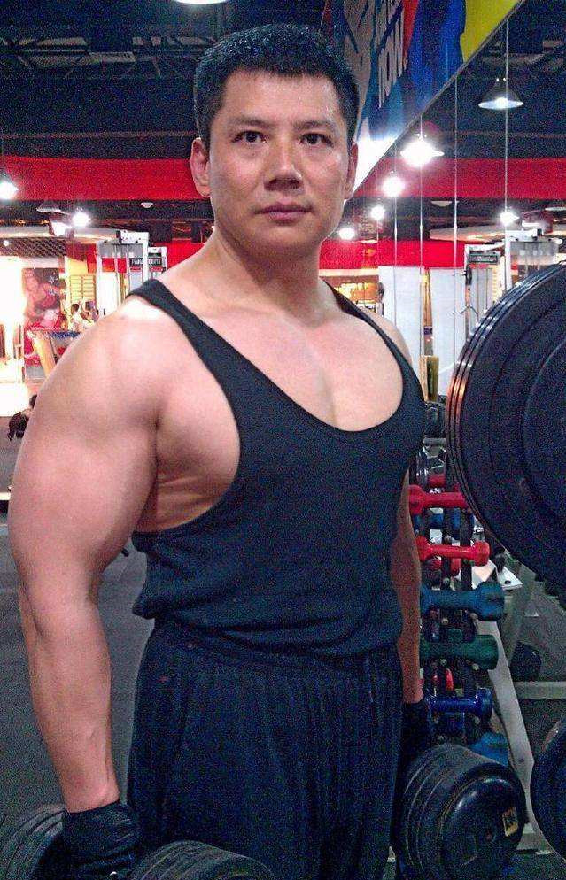 娱乐圈健身最好的男明星_健身效果男明星_健身的明星男
