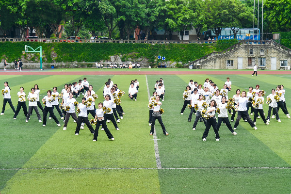 重庆工商职院城建学院5月8日第九届团体操比赛：1000余学生参赛筑国家安全防线展
